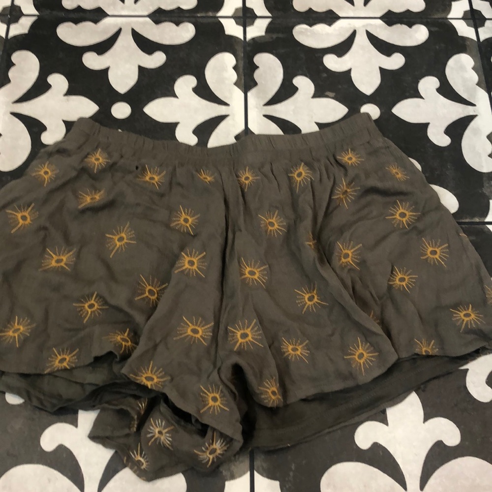 NWT! Perfect Sun Patterned Shorts!